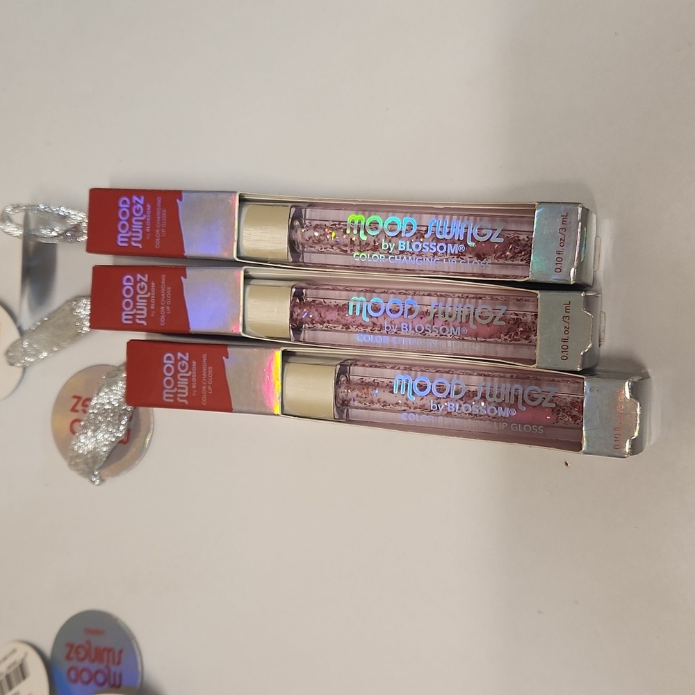 BLOSSOM COLOR-CHANGING LIP GLOSS set3